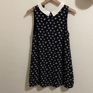 Short black dress, small